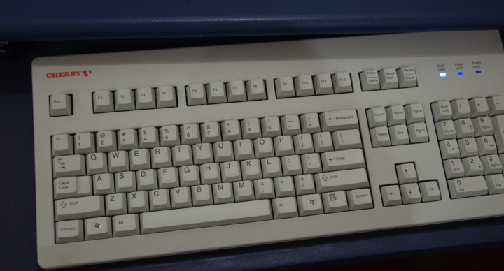 第一把靜電鍵盤realforce 104U