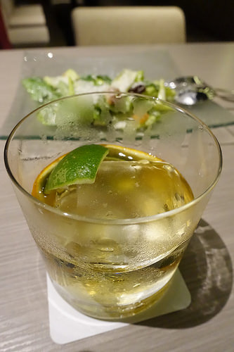 【食記】捷運忠孝復興站。One Restaurant & Lounge~南洋料理配精緻調酒