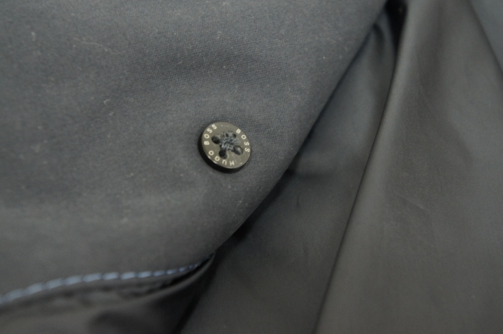 [開箱]Hugo Boss 防潑水風衣