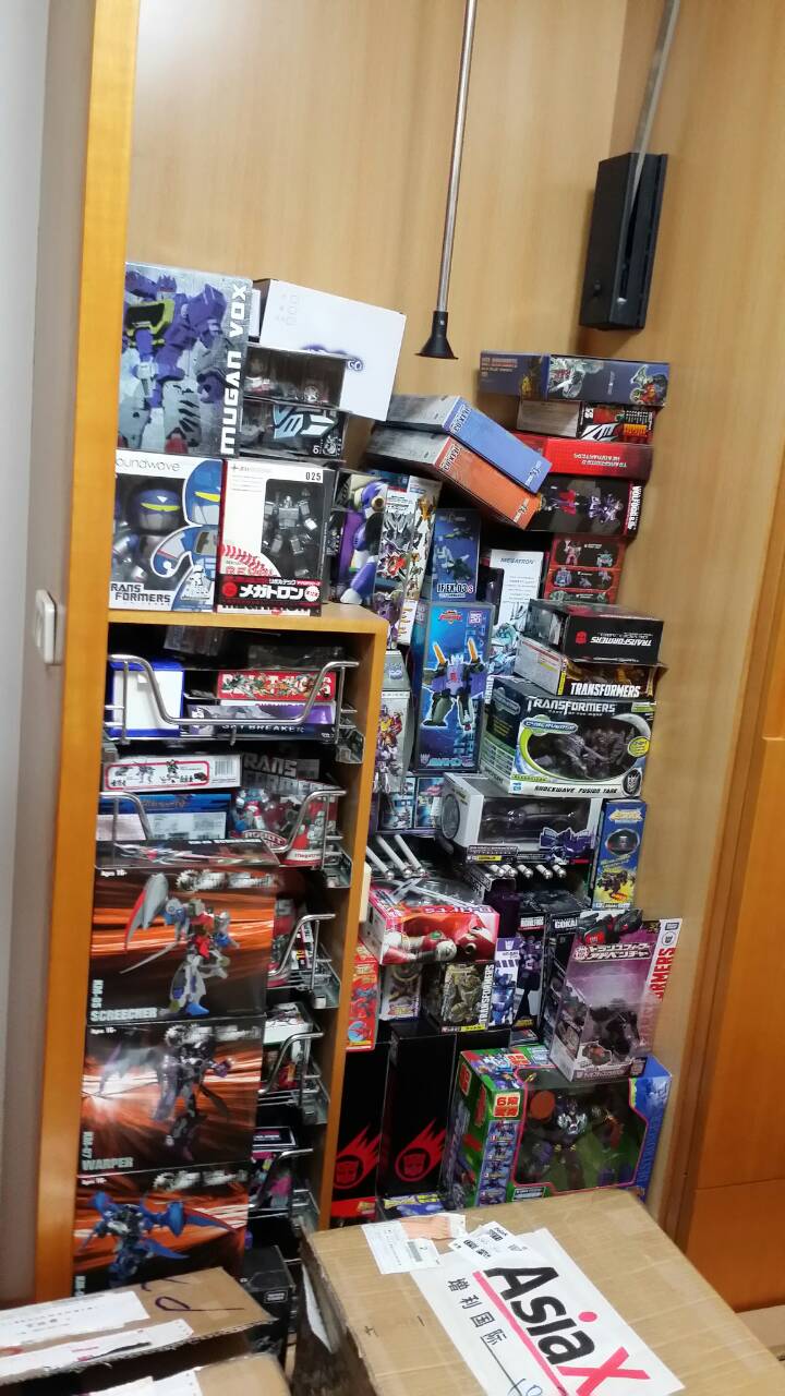 [變形金剛]開箱文JUST TOYS 極小變形  六面獸夏特      變形金剛介紹文01