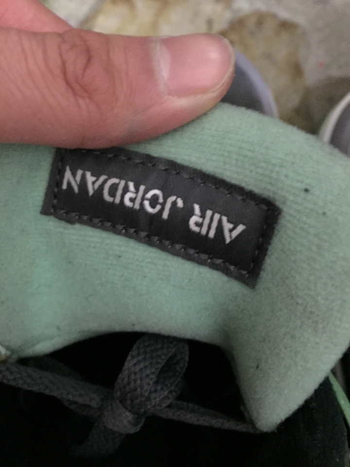Jordan 4 green glow 跪求各位神人鑑定真假
