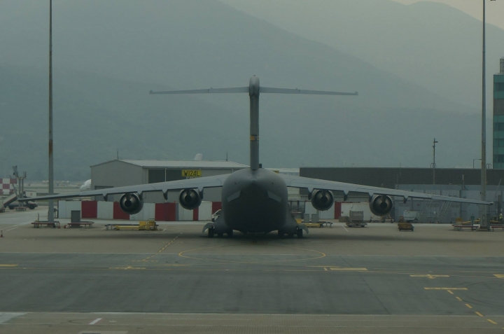請問這台軍用運輸機是C-17嗎?