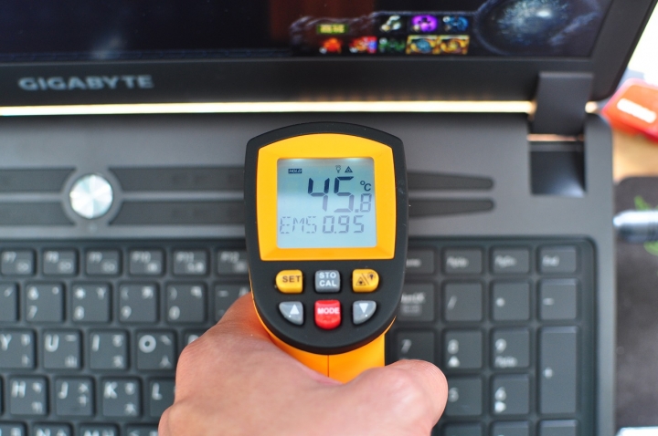 GIGABYTE P37X V5燒機(使用XTU調整mV降壓降溫)與遊戲溫度表現