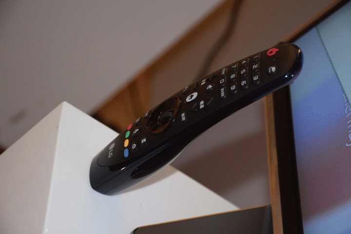 LG OLED 4K TV 的 " 極速 3D 光薄視 " 體驗 LG 極黑 快速 超廣角的4K高畫質的視覺享受