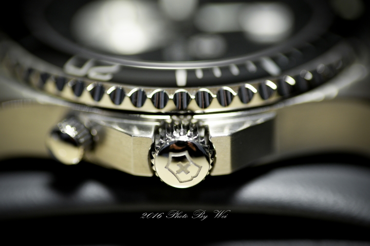 (開箱) Victorinox Swiss Army Classic Maverick GS Dual Time雙時區潛水錶