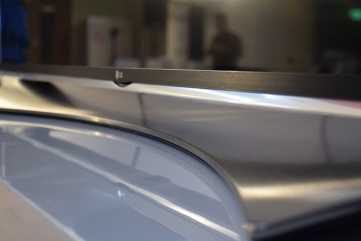 LG OLED 4K TV 的 " 極速 3D 光薄視 " 體驗 LG 極黑 快速 超廣角的4K高畫質的視覺享受