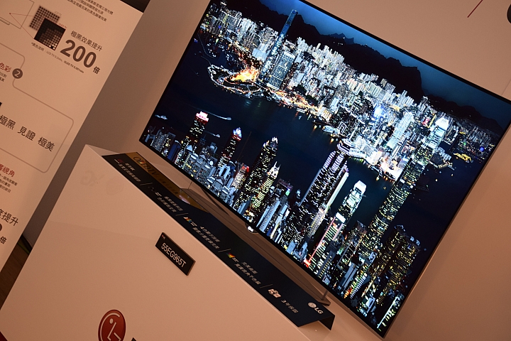 LG OLED 4K TV 的 " 極速 3D 光薄視 " 體驗 LG 極黑 快速 超廣角的4K高畫質的視覺享受
