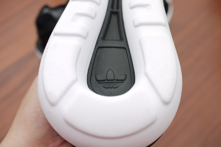 有錢沒錢,買雙新鞋好過年!adidas tubular runner