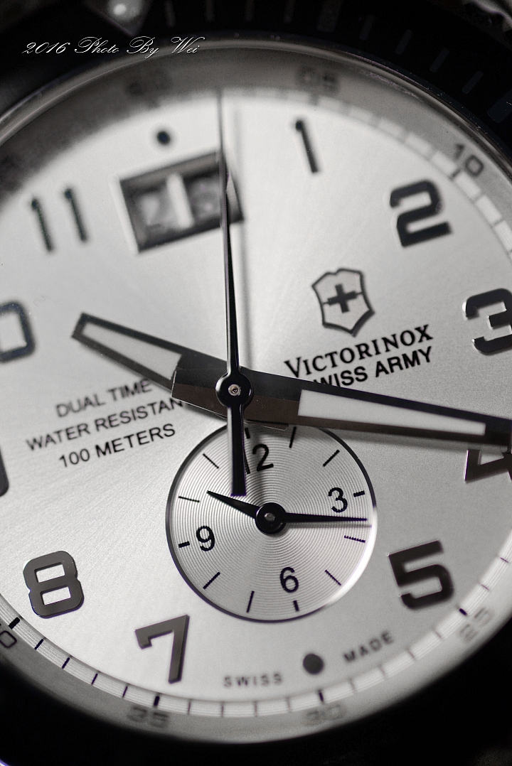 (開箱) Victorinox Swiss Army Classic Maverick GS Dual Time雙時區潛水錶
