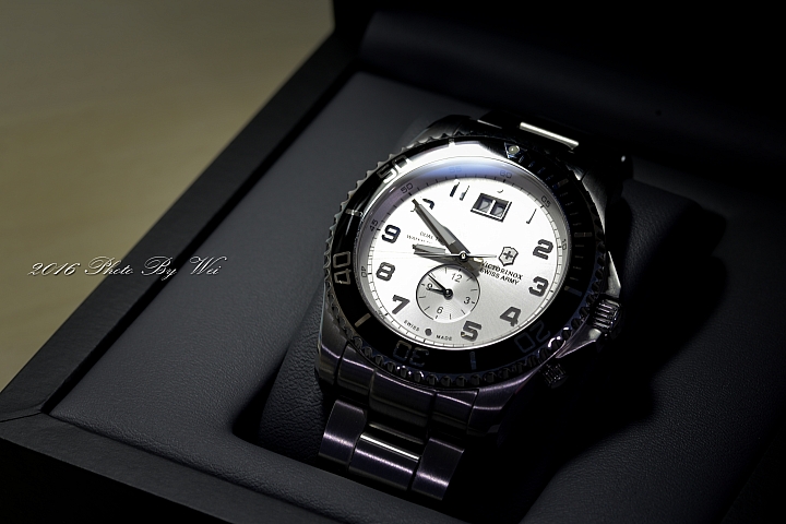 (開箱) Victorinox Swiss Army Classic Maverick GS Dual Time雙時區潛水錶