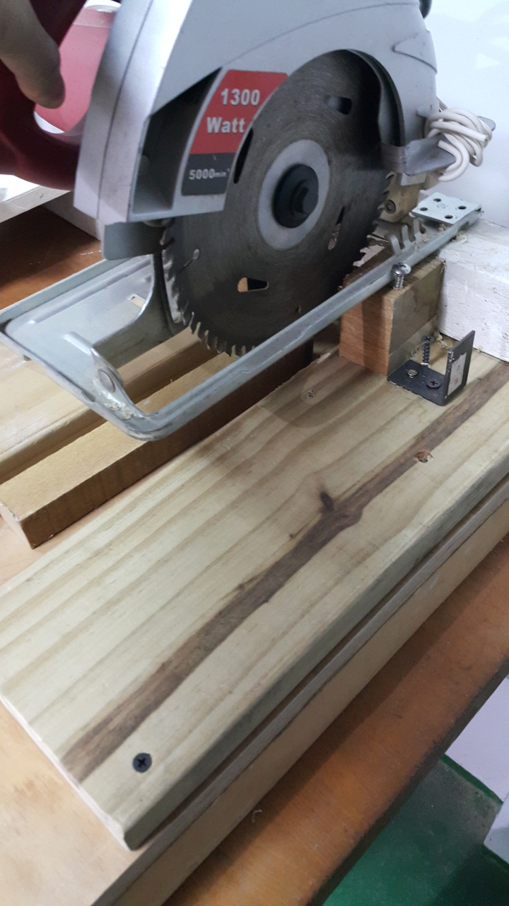 窮人的工具箱(簡易線鋸台、切角料機台、修邊機台)