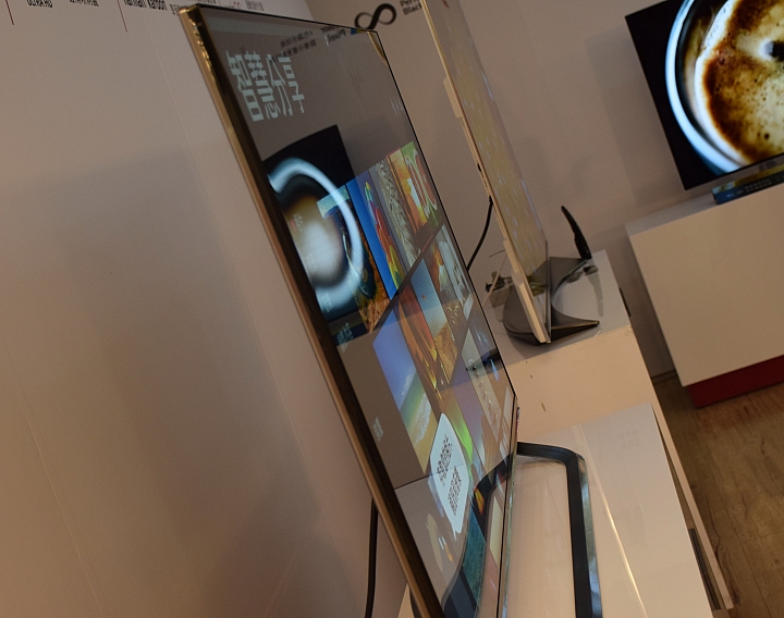 LG OLED 4K TV 的 " 極速 3D 光薄視 " 體驗 LG 極黑 快速 超廣角的4K高畫質的視覺享受