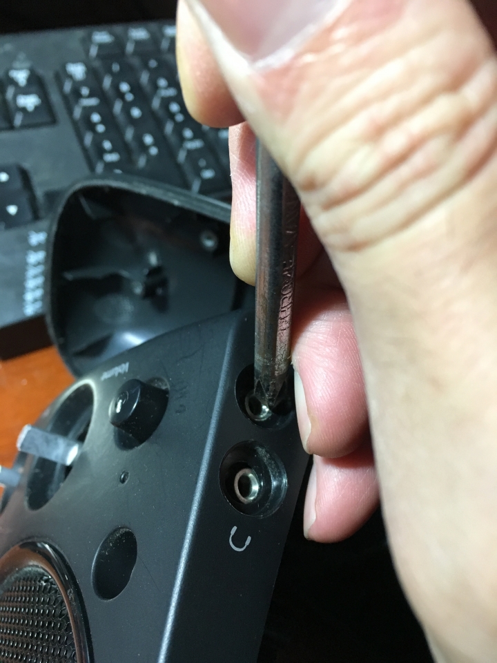 DIY 維修羅技Logitech Z623 THX 音響電源開關不良