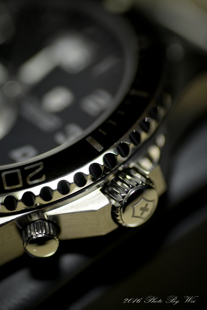 (開箱) Victorinox Swiss Army Classic Maverick GS Dual Time雙時區潛水錶