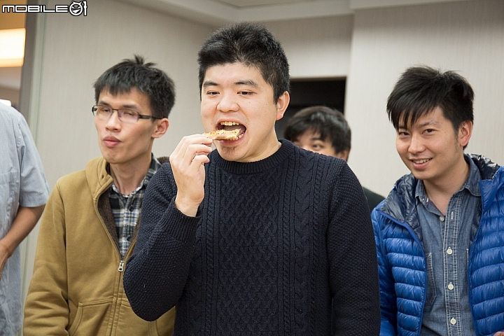 小惡魔補班日 今天的伙食沒有極限(溫德比薩 X 炸雞 X 甜甜圈)