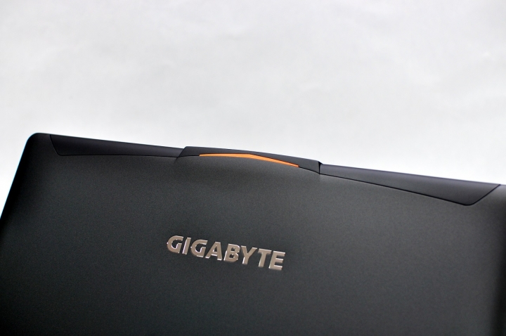 GIGABYTE P35W V5 六代新機開箱分享