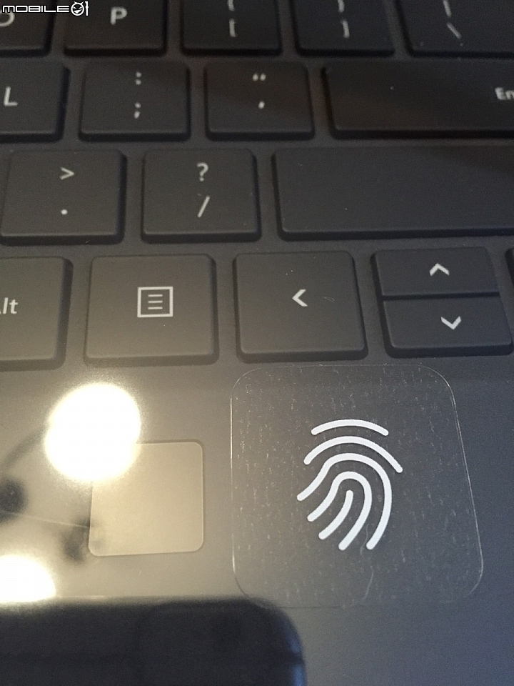 分享Surface Pro 4 Type Cover with Fingerprint指紋辨識
