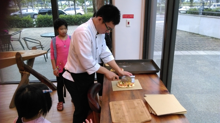 穿越侏儸紀世界-與恐龍睡一睌~~大人小孩超興奮!!