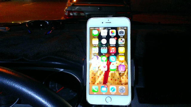 [開箱.心得] iPhone 6 Plus 的車架 Peripower ORCA 任意黏 手機架