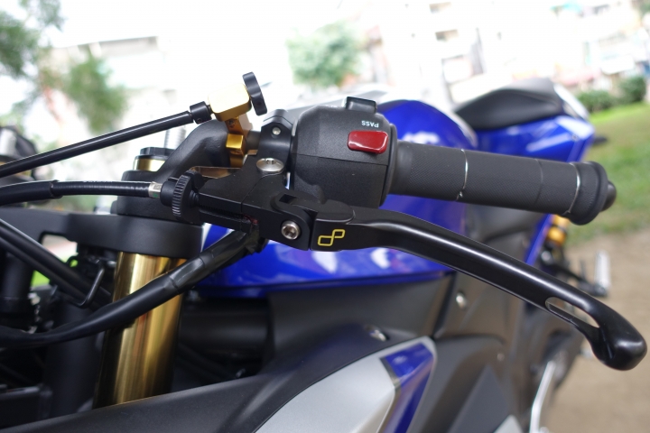 開箱分享 : R3 賽車基因 遇上 MT03 街跑舒適