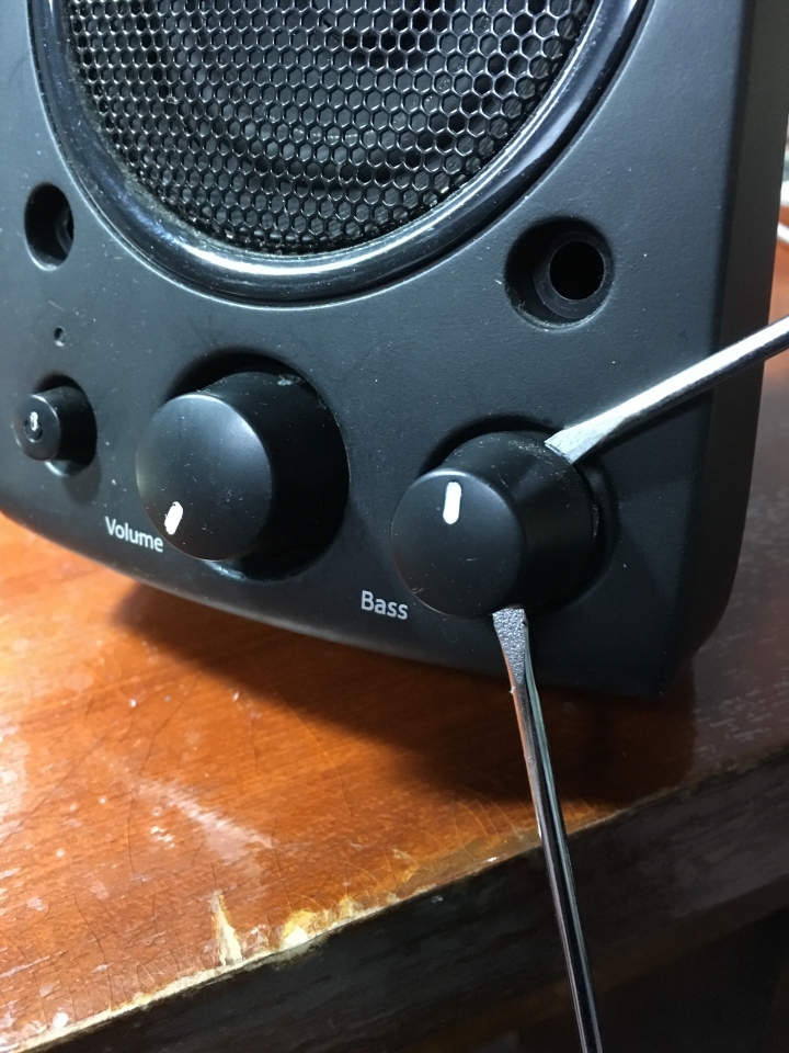 DIY 維修羅技Logitech Z623 THX 音響電源開關不良