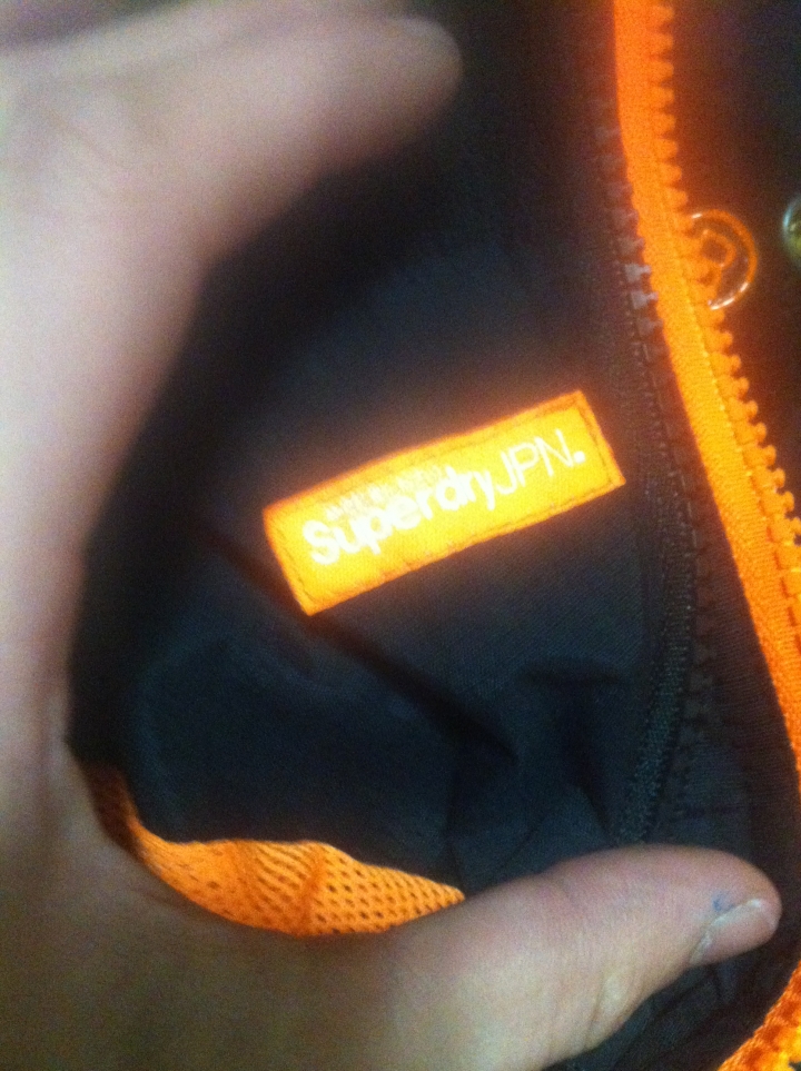 最近去西門bauhaus專櫃買Superdry 樣式 沒看過!?