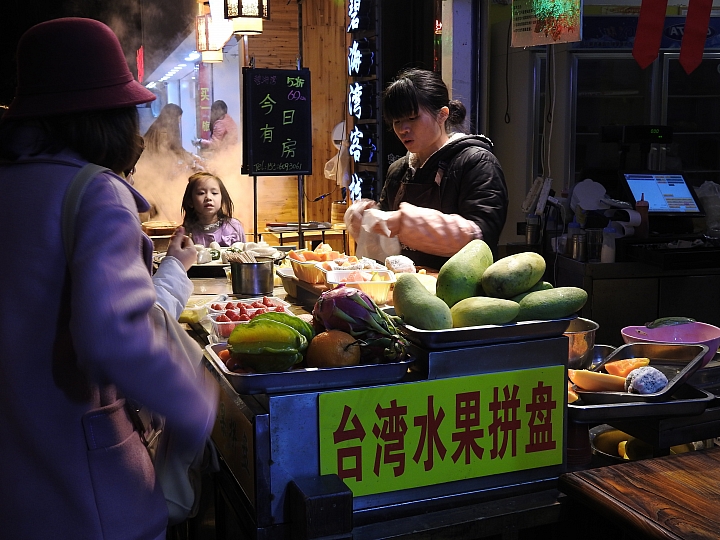 【冬天夜市小吃卖水果拼盘好卖吗】