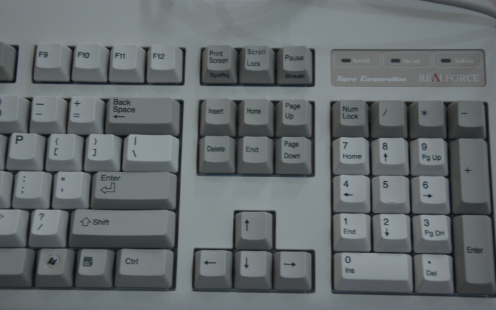 第一把靜電鍵盤realforce 104U