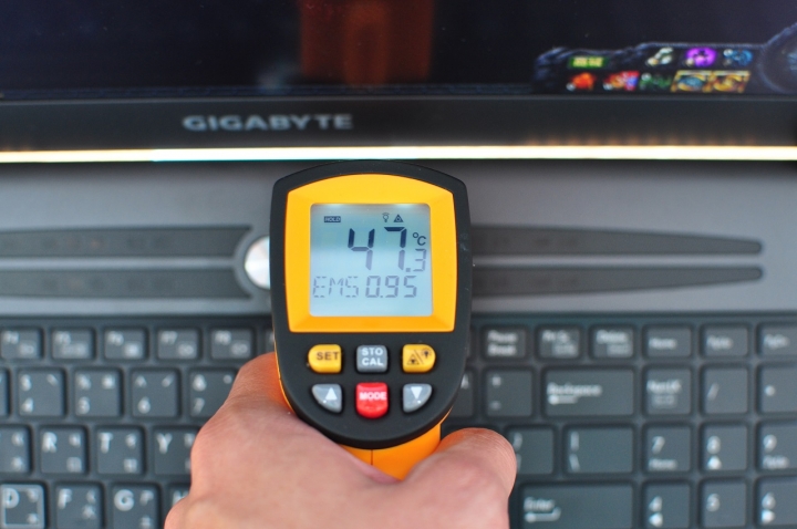 GIGABYTE P37X V5燒機(使用XTU調整mV降壓降溫)與遊戲溫度表現