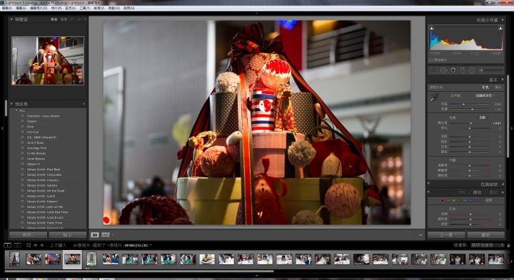 請問我的Lightroom 是調到甚麼東西了? 中間調整區怎麼都有紅色區塊?