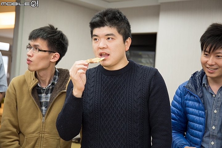 小惡魔補班日 今天的伙食沒有極限(溫德比薩 X 炸雞 X 甜甜圈)