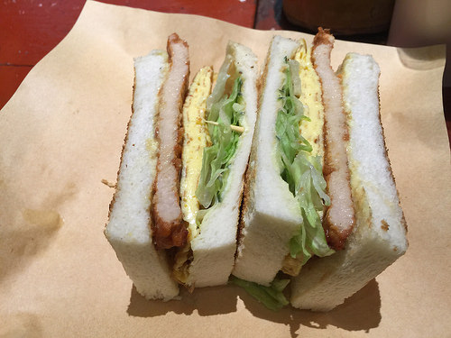 【食記】捷運中正紀念堂站。高三孝碳烤吐司
