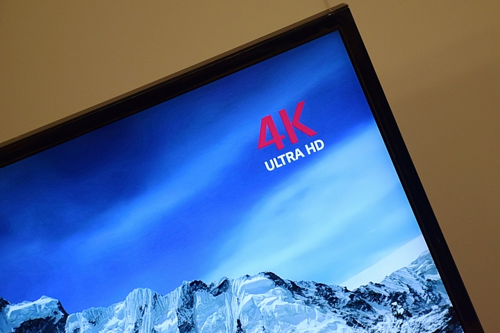 LG OLED 4K TV 的 " 極速 3D 光薄視 " 體驗 LG 極黑 快速 超廣角的4K高畫質的視覺享受