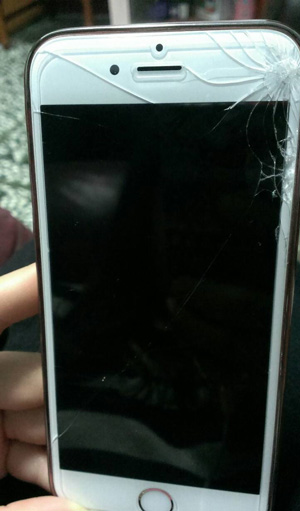 [請益] IPhone 6S - 我的小粉墜樓親柏油路了Q_____Q