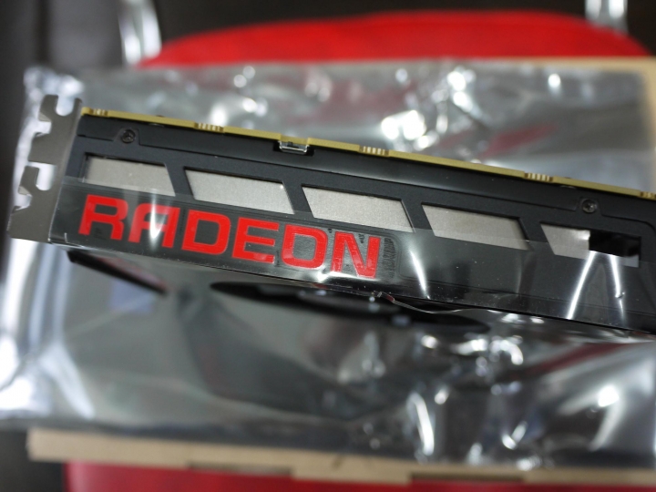 [開箱 ]年終衝一張!!  撼訊 AMD R9 Nano 4GB