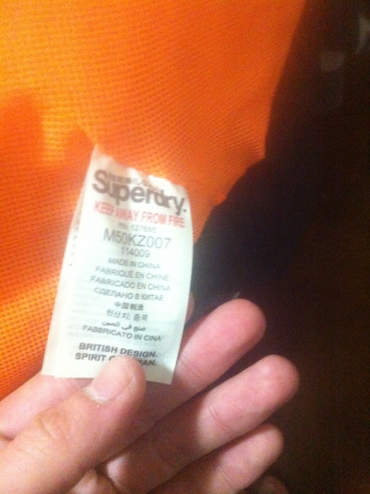 最近去西門bauhaus專櫃買Superdry 樣式 沒看過!?