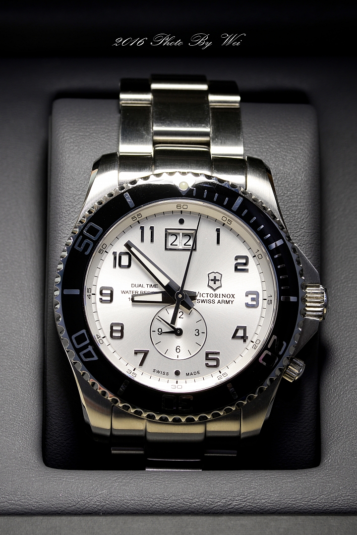 (開箱) Victorinox Swiss Army Classic Maverick GS Dual Time雙時區潛水錶