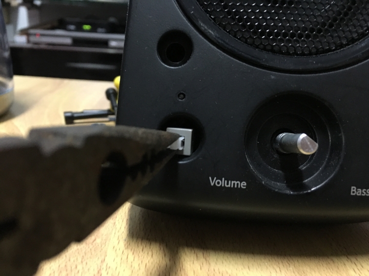 DIY 維修羅技Logitech Z623 THX 音響電源開關不良