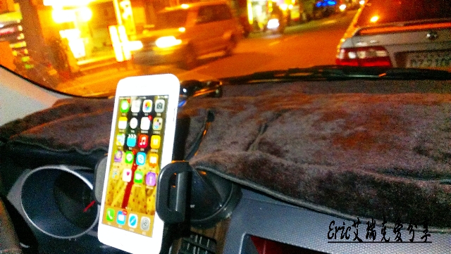 [開箱.心得] iPhone 6 Plus 的車架 Peripower ORCA 任意黏 手機架