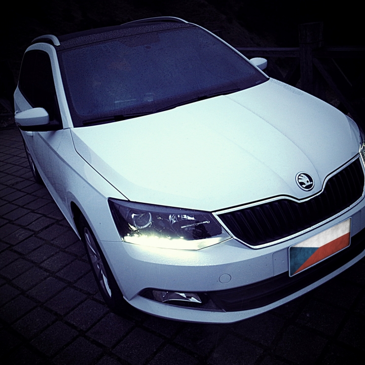 Škoda Fabia Combi 1.2 TSI 月光白 分享