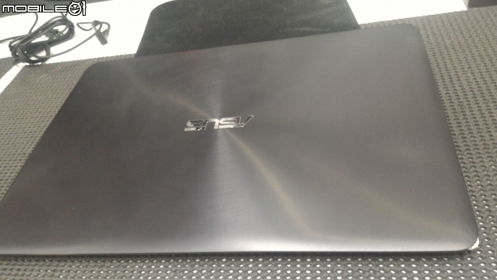 時尚輕薄伴侶 - Asus Zenbook UX305LA 測試