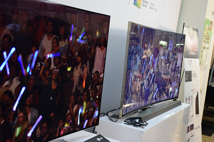 LG OLED 4K TV 的 " 極速 3D 光薄視 " 體驗 LG 極黑 快速 超廣角的4K高畫質的視覺享受