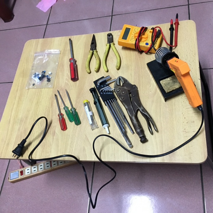 DIY 維修羅技Logitech Z623 THX 音響電源開關不良