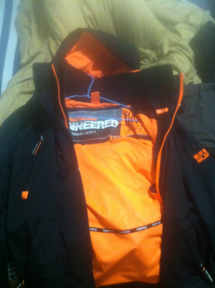 最近去西門bauhaus專櫃買Superdry 樣式 沒看過!?