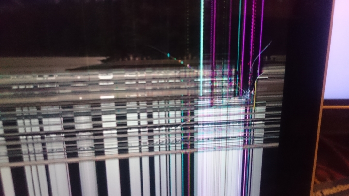 2015macbookpro螢幕不知名爆裂