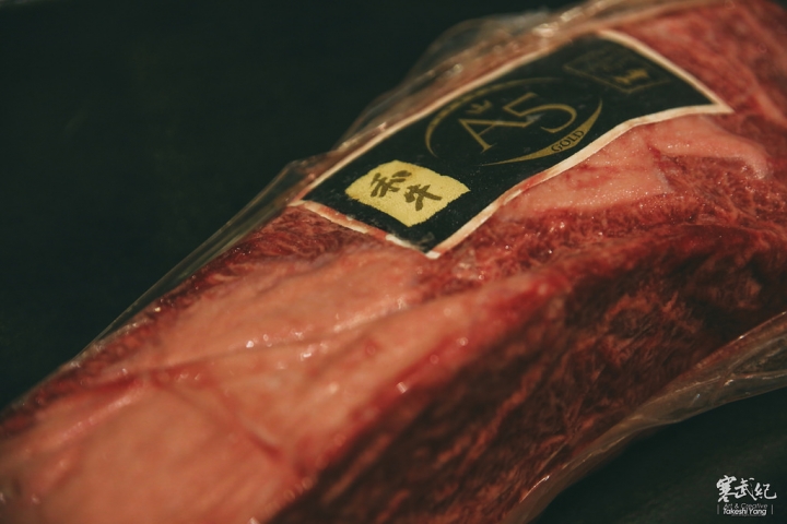 【中肯‧食記】市民大道‧頂焰精肉小酒館｜超神奇創意香檳生蠔‧日法頂級火焰炙燒料理！