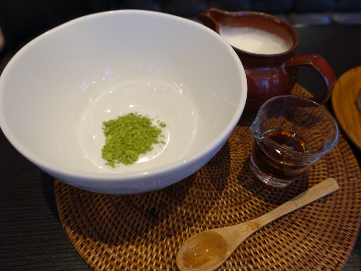[食譜] UZNA OMOM 杏桃鬆餅屋。格調優雅的日式鬆餅店(台北阪急)