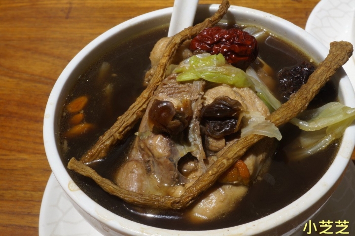 【台北美食】青島東路養身美食 台大醫院 雙月 食品社 何首鳥燉雞 麻油雞 油飯 麵線 排隊美食