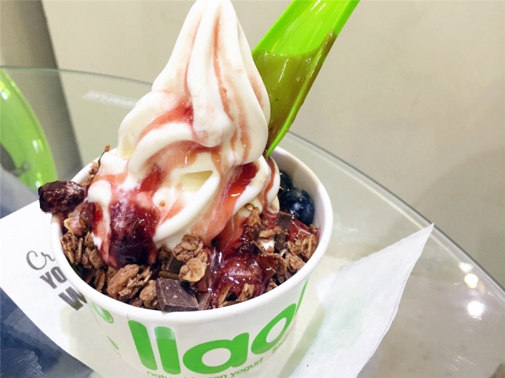 【台北｜信義區】全台第一家！來自西班牙心心念念的優格冰 ▧ llao llao ▧ 水果、配料任選，猶豫病上身啦！