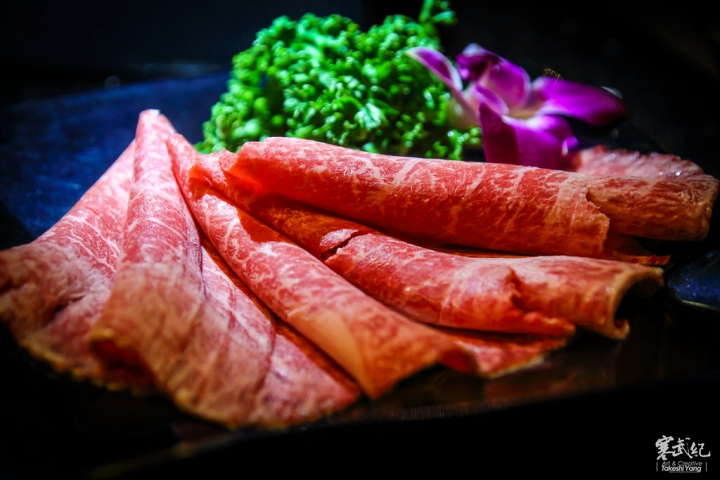 【中肯‧食記】台北西門町‧馬辣漢口店｜馬辣10週年地表最強菜單‧紅白酒暢飲/黑毛和牛/天使紅蝦吃到飽！